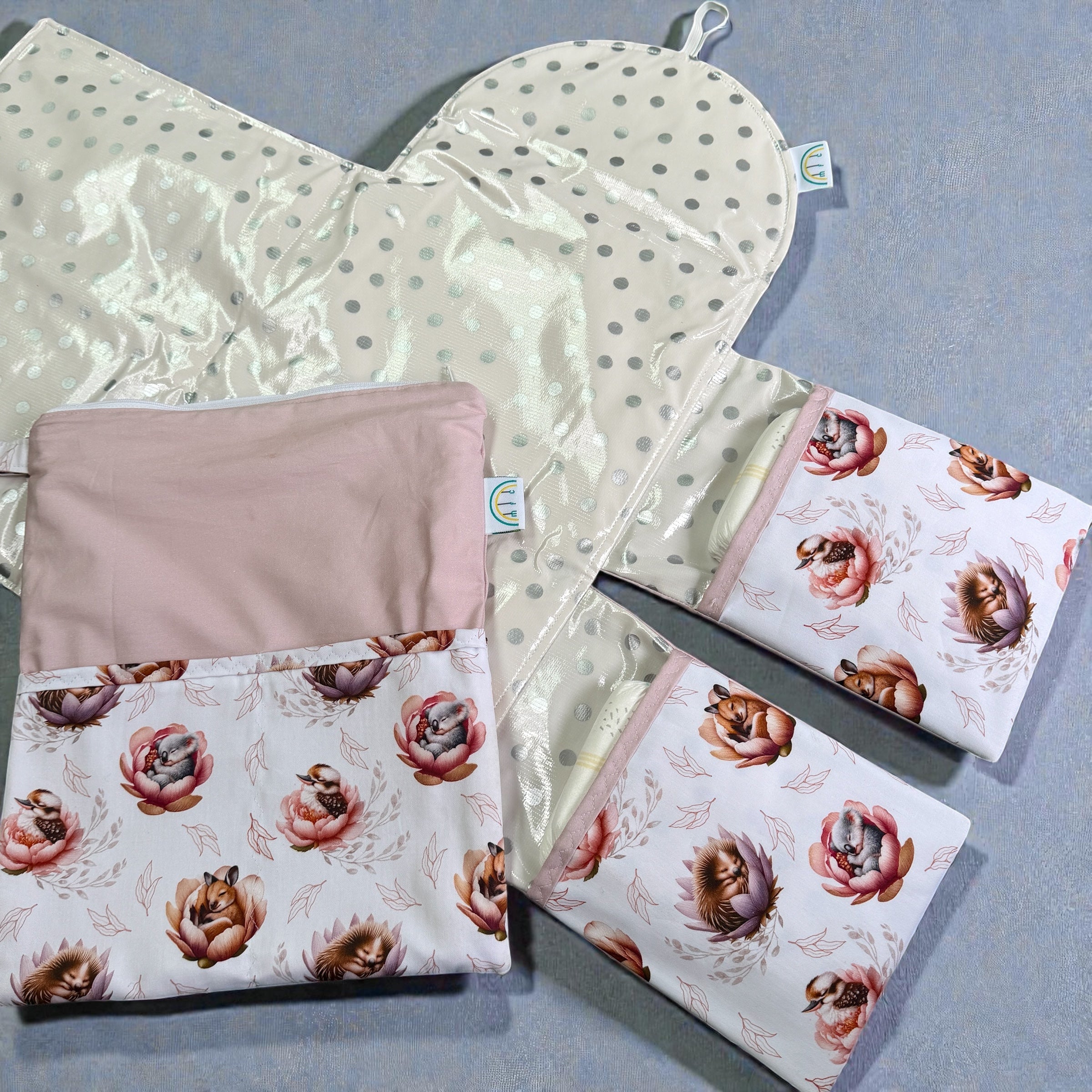 BABY CHANGE MAT WITH 2 POCKETS SLEEPING AUSTRALIAN BABY ANIMALS