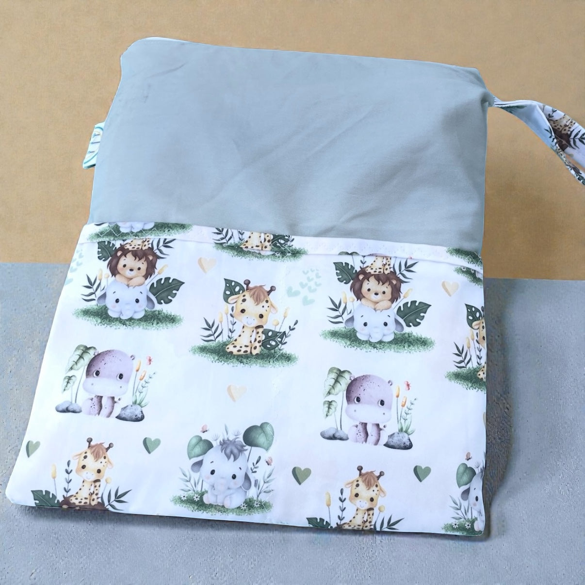 storage bag with jungle print 
